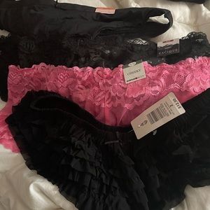 4 pairs of NWT. Size 18-20